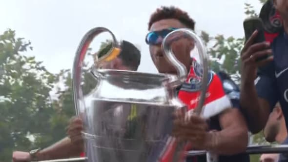 Désiré Doué sur le bus avec la Ligue des champions, 1er juin 2025