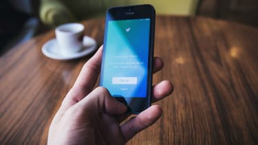 Twitter utilisé depuis un café.