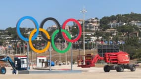 Les anneaux olympiques ont été installés sur les plages du Prado à Marseille. 