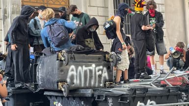 Des lycéens bloquent le lycée Thiers à Marseille, le 18 septembre 2025.