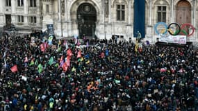 Rassemblement devant l'Hôtel de Ville de Paris à l'appel du mouvement "Les soulèvements de la Terre", le 30 mars 2023