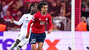 Ayyoub Bouaddi devance Eduardo Camavinga lors du match Lille-Real Madrid en Ligue des champions, le 2 octobre 2024