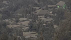 Aux alentours du volcan Taal aux Philippines, des villes et des paysages totalement recouverts de cendres 