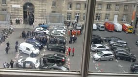 Image de la cour intérieure de la préfecture de police de Paris, ce jeudi après-midi.
