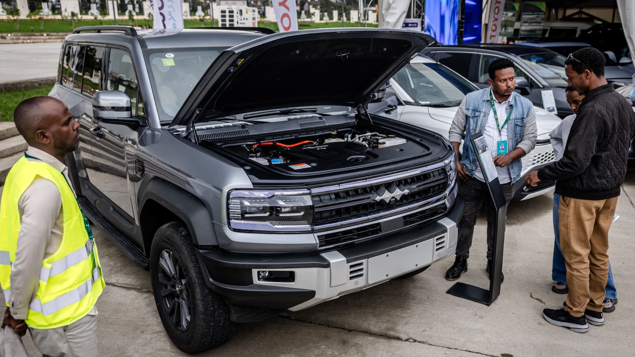 IL EST DEVENU LE 1ER PAYS AU MONDE À INTERDIRE L'IMPORTATION DE VOITURES THERMIQUES: COMMENT, MALGRÉ UNE POPULATION PAUVRE, L'ETHIOPIE EST DEVENUE UNE CHAMPIONNE DE L'ÉLECTRIQUE