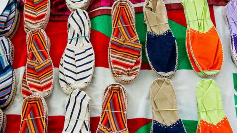 Des paires d'espadrilles. (Photo d'illustration)