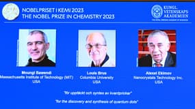 L'académie royale des sciences de Suède décerne le Nobel de chimie à Moungi Bawendi, Louis Brus et Alexei Ekimov, le 4 octobre 2023 à Stockholm.
