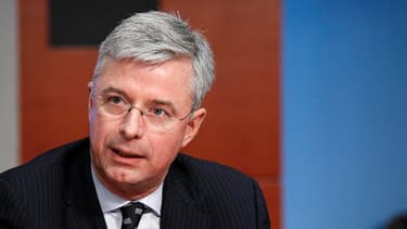 Le Français Hubert Joly va devoir clarifier la stratégie d'un groupe miné par les problèmes de gouvernance.