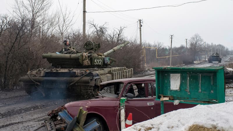 Un char ukrainien dans le village de Tonenké, à cinq kilomètres de l'aéroport de Donetsk, en janvier 2015. (photo d'illustration)
