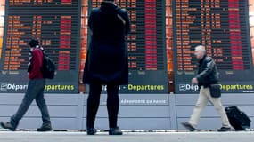 Un panneau annonçant des vols annulés à Roissy.