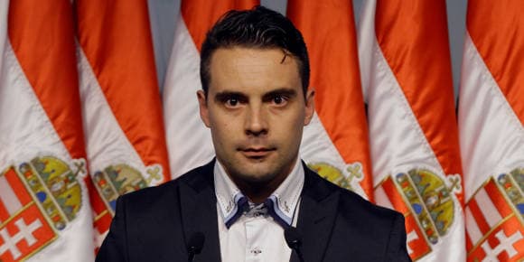 le FN a coupé les ponts vace Gábor Vona, le fondateur du Jobbik le FN a coupé les ponts vace Gábor Vona, le fondateur du Jobbik