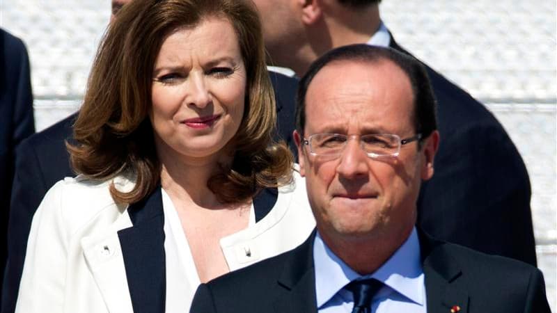 François Hollande, accompagné de sa compagne Valérie Trierweiler, à leur arrivée sur le sol américain. Le président français bénéficie d'un capital de confiance positif, même si l'on ne peut pas parler d'état de grâce, avec 54% d'opinions positives contre