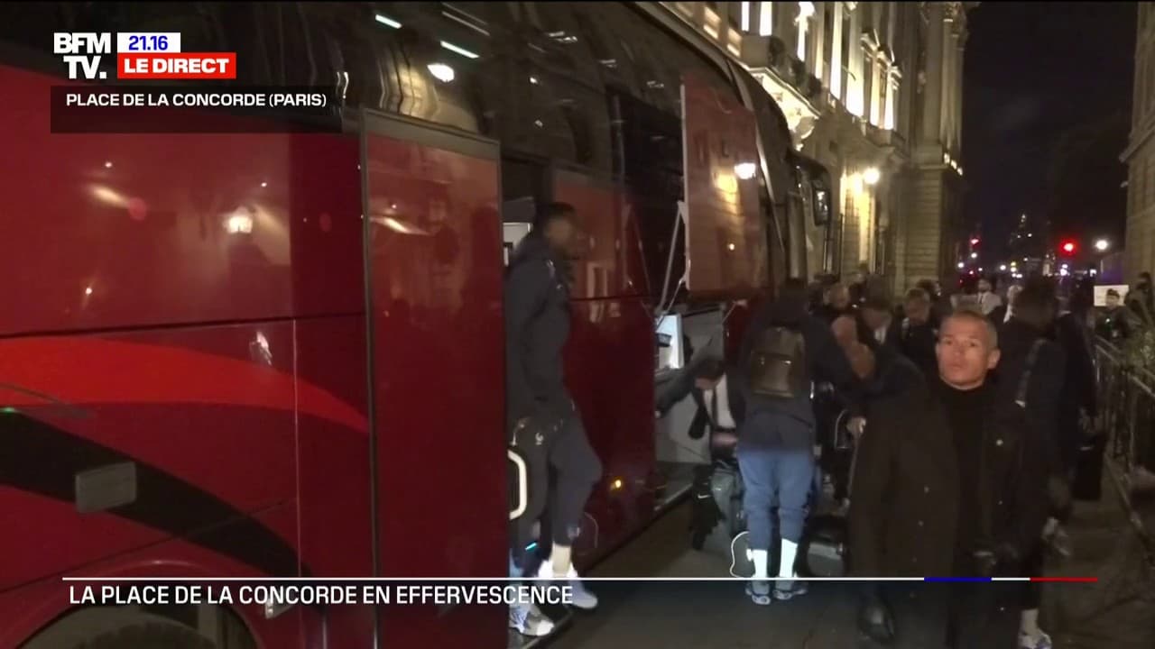 Les Bleus arrivent à la Concorde