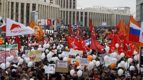 Intensifiant la pression contre Vladimir Poutine, des milliers de Russes ont commencé à se rassembler samedi dans le centre de Moscou pour réclamer la tenue de nouvelles élections législatives. /Photo prise le 24 décembre 2011/REUTERS/Sergei Karpukhin