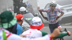 Le Français de Bahrain-Victorious Lenny Martinez avec le maillot à pois dans les Pyrénées, 14e étape du Tour de France, 19 juillet 2025