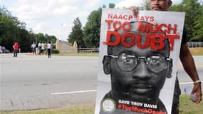 Manifestation contre l'exécution de Troy Davis devant la prison de Jackson en Géorgie. Condamné à mort pour le meurtre d'un policier en 1989, l'Afro-Américain a été exécuté par injection mercredi soir, peu après le rejet d'un ultime recours par la Cour su