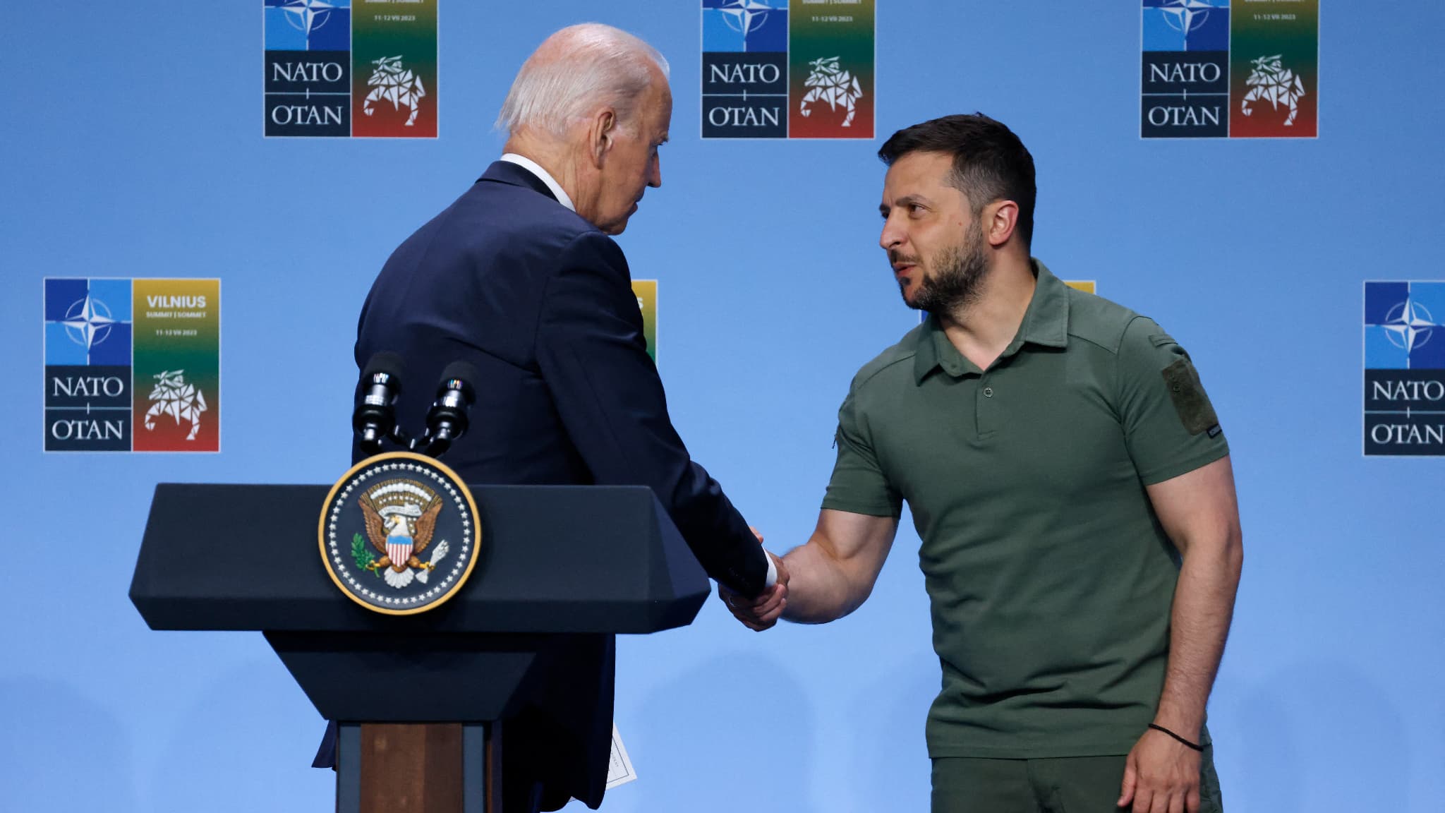 Joe Biden assure à Volodymyr Zelensky que le courage de l'Ukraine est ...