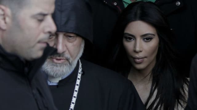 Kim Kardashian a été agressée dans son hôtel particulier à Paris par cinq hommes déguisés en policier.