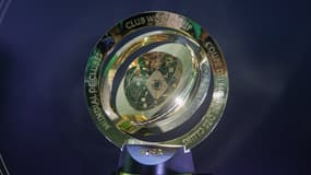 Le trophée de la Coupe du monde des clubs présenté le 9 mai 2025
