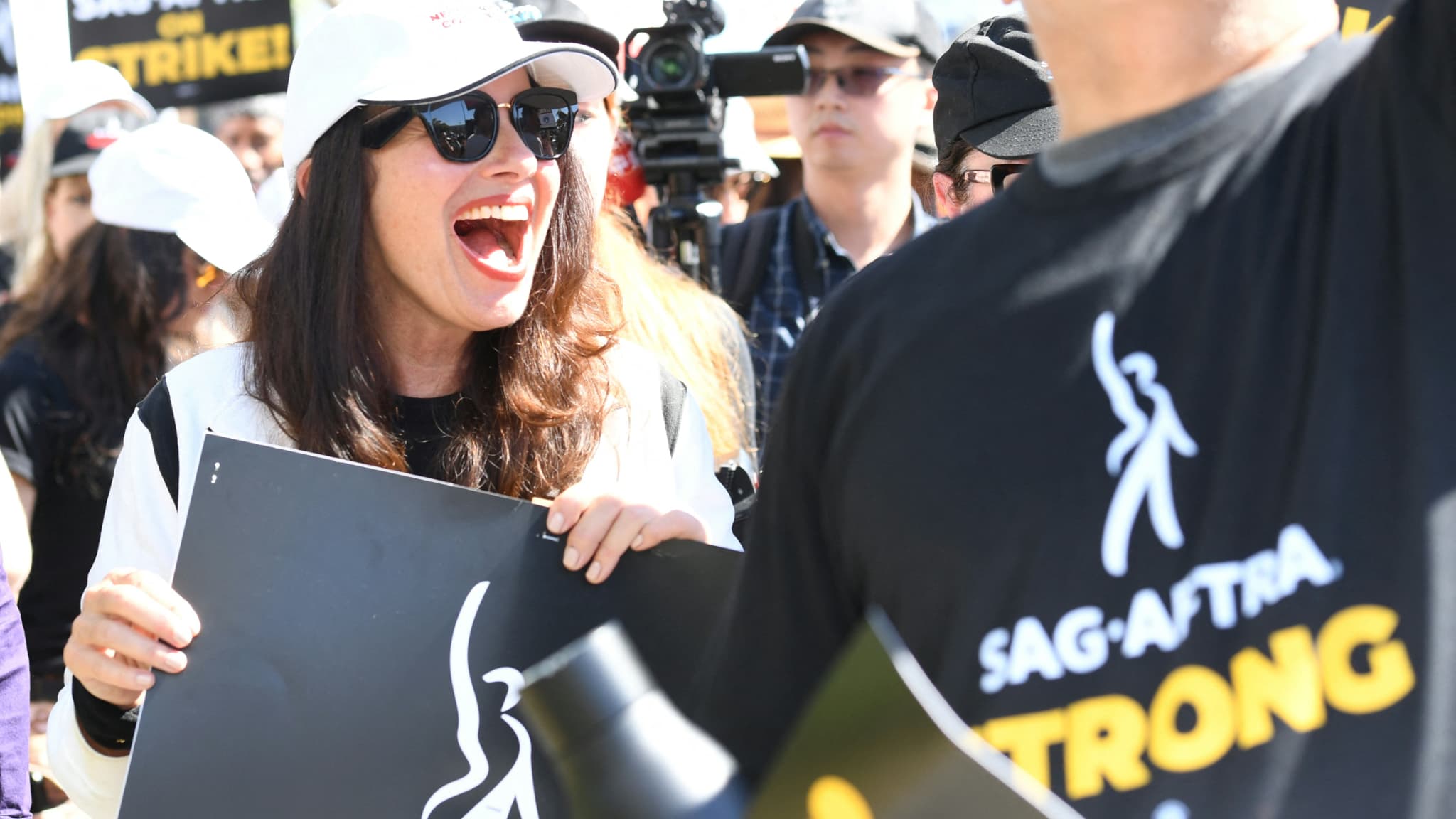 Fran Drescher, la "Nounou d'enfer", est le visage de la grève des acteurs américains.