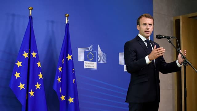 Emmanuel Macron s'adresse aux journalistes en amont d'une réunion de travail au siège de l'UE à Bruxelles, le 24 juin 2018.