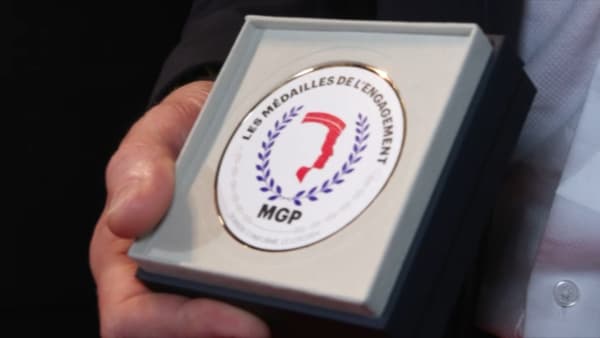 La médaille reçue par les policiers intervenus à Annecy, mars 2024 