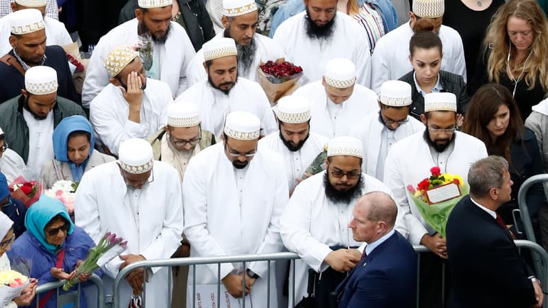 La communauté musulmane s'est rassemblée pour rendre hommage aux victimes de l'attentat de Londres.