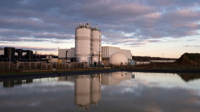 A partir des déchets de 360.000 habitants, l'usine fabrique "un gaz de ville à 99%" qui sera injecté dans le réseau de transport urbain.