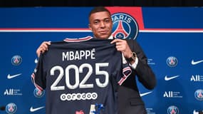 Kylian Mbappé a signé un nouveau contrat jusqu'en 2025 avec le PSG