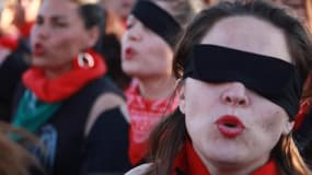 "Le violeur, c’est toi": un hymne féministe né au Chili fait le tour du monde 