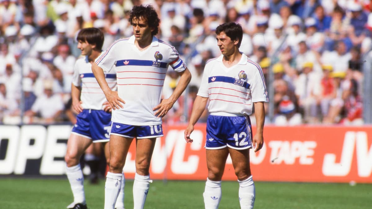 Michel Platini (à gauche) et Alain Giresse en équipe de France lors de l'Euro 1984 Michel Platini (à gauche) et Alain Giresse en équipe de France lors de l'Euro 1984