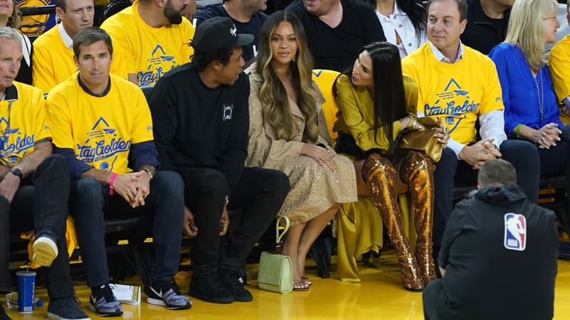 Jay-Z and Beyonce lors d'un match à Oakland