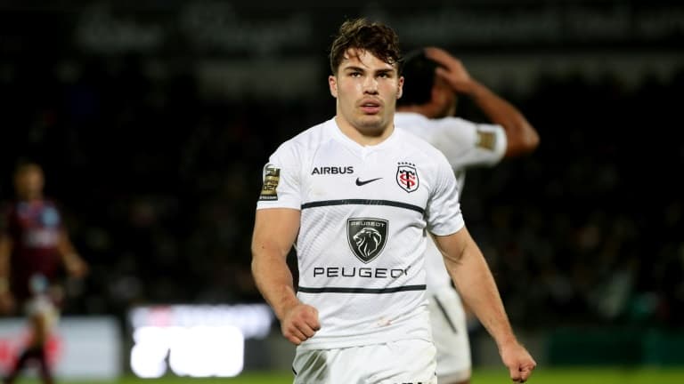 Le demi de mêlée international français de Toulouse Antoine Dupont contre Bordeaux-Bègles lors d'un match du Top 14, le 4 décembre à Bordeaux.