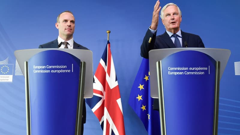 Dominic Raab, le négociateur britannique, en compagnie de son homologue européen Michel Barnier.