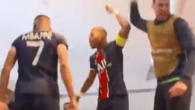 La joie dans le vestiaire du PSG