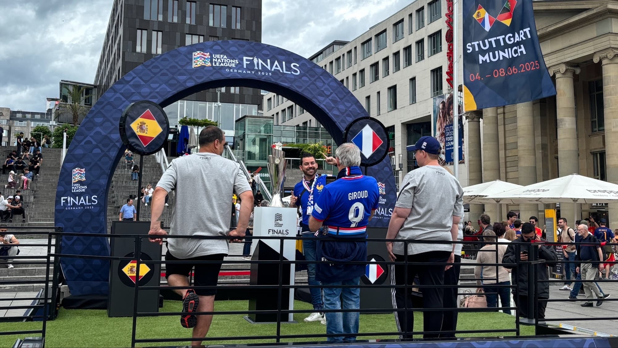 Les supporters français présents à Stuttgart pour le Final Four de la Ligue des nations, 5 juin 2025 Les supporters français présents à Stuttgart pour le Final Four de la Ligue des nations, 5 juin 2025