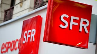 Une enseigne SFR sur la devanture d'une boutique de l'opérateur télécom.