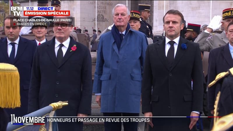 Emmanuel Macron et le Premier ministre britannique Keir Starmer arrivent à l'Arc de triomphe