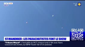 8-mai: à Saint-Mandrier-sur-Mer, les parachutistes ont assuré le spectacle