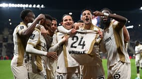 La joie des joueurs de Lens, qui dédient leur but à Jonathan Gradit face à Angers, le 30 novembre 2025.