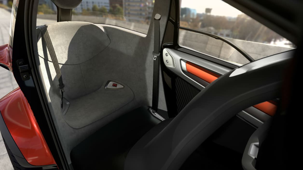 Le siège arrière du véhicule est intégré dans la structure du véhicule, pour offrir plus de place au passager arrière. 