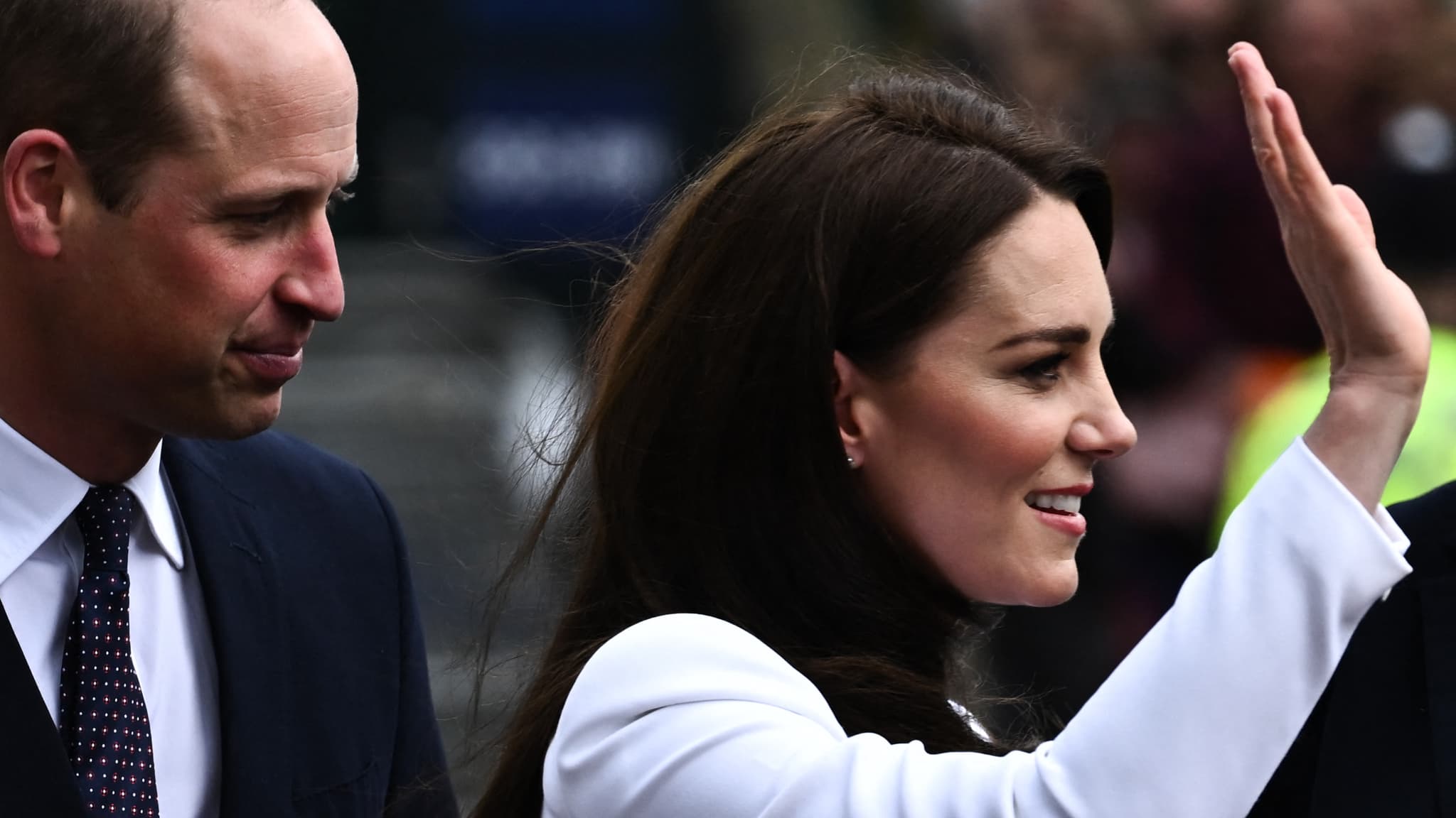 William et Kate à la sortie de leur voiture pour rencontrer les Britanniques impatients de célébrer le couronnement du roi Charles III, le 5 mai 2023 à Londres William et Kate à la sortie de leur voiture pour rencontrer les Britanniques impatients de célébrer le couronnement du roi Charles III, le 5 mai 2023 à Londres