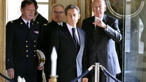 Valéry Giscard d'Estaing et Nicolas Sarkozy en visite à l'hôtel de la Marine, prestigieux bâtiment de la place de la Concorde à Paris, que l'état-major de la marine doit abandonner d'ici 2014. La commission présidée par Valéry Giscard d'Estaing a rendu lu