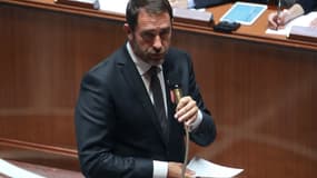 "Il ne faut pas s'amuser avec des pétitions", estime Christophe Castaner, porte-parole du gouvernement.