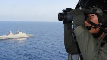 La marine de Singapour participe aux recherches pour tenter de localiser le Boeing 777 de la Malaysia Airlines mystérieusement disparu le 8 mars.