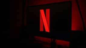 Le logo de Netflix sur une télé.