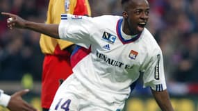 Sidney Govou en 2002 face à Lens