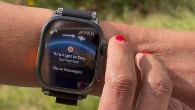 Vous pouvez désormais utiliser la fonction Message SOS par satellite depuis l'Apple Watch Ultra 3