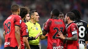 Les Milanais, contestant l'exclusion de Thiaw, le 22 octobre 2023