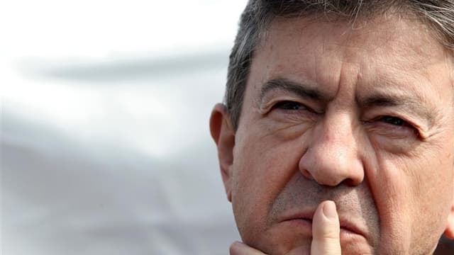 Jean-Luc Mélenchon, galvanisé par un sondage récent qui le place devant la candidate du FN à l'élection présidentielle, a estimé dimanche que "Le moment est venu de débarrasser la vie politique" du Front national. /Photo d'archives/REUTERS/Kenzo Tribouill
